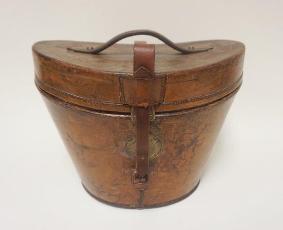 ANTIQUE LEATHER HAT BOX W/ TOP HAT (1 of 5)