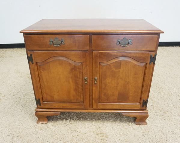 ETHAN ALLEN MAPLE CABINET (1 of 3)
