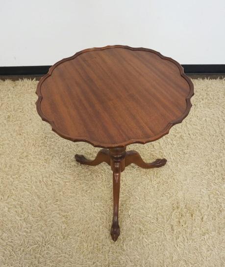 MAHOGANY PIE CRUST EDGE LAMP TABLE (1 of 2)