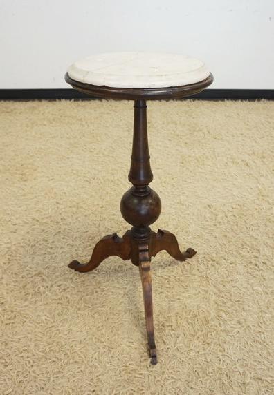 VICTORIAN ROUND MARBLE TOP LAMP STAND (1 of 2)