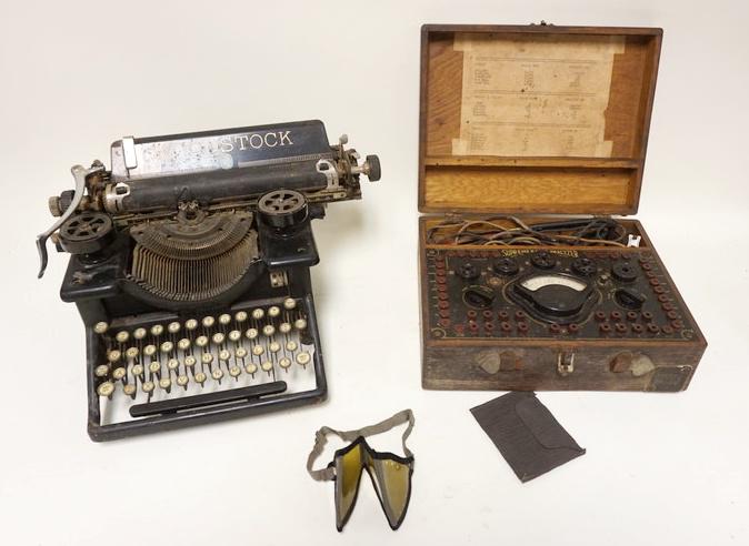 LOT INCLUDING WOODSTOCK TYPEWRITER: LOT INCLUDING WOODSTOCK TYPEWRITER, SUPREMEM RADIO ANALYZER AND GOGGES