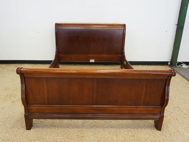 MAHOGANY QUEEN SIZE SLEIGH BED: MAHOGANY QUEEN SIZE SLEIGH BED