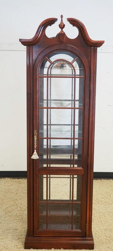 PULASKI CURIO CABINET: PULASKI CURIO CABINET W/GLASS SHELVES & INTERIOR LIGHT & MIRROR BACK, APPROXIMATELY 27 IN X 15 IN X 79 IN HIGH