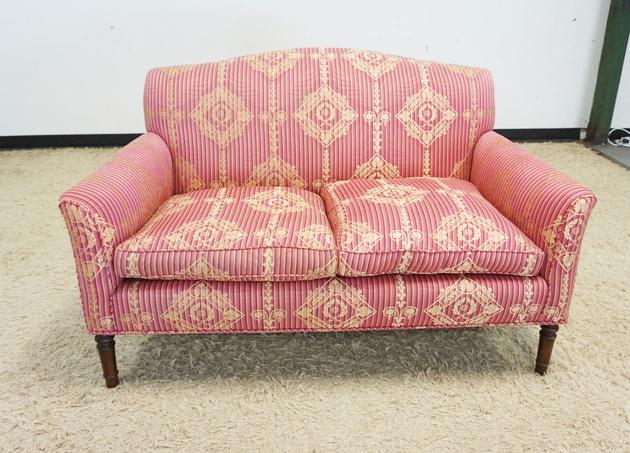 UPHOLSTERED LOVESEAT: UPHOLSTERED LOVESEAT W/PINK UPHOLSTERY & GILT GOLD DESIGN, 55 IN WIDE