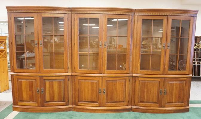 CHERRY ETHAN ALLEN BOWFRONT 3 SECTION WALL UNIT: CHERRY ETHAN ALLEN BOWFRONT 3 SECTION WALL UNIT DISPLAY CASE W/INTERIOR LIGHTS, 34 IN X 148 IN X 81 IN HIGH