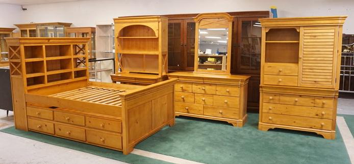 5 PIECE PINE BEDROOM SET: 5 PIECE PINE BEDROOM SET, FULL SIZE BED W/BOOKCASE HEADBOARD & STORAGE BENEATH, DESK, 10 DRAWER LOW CHEST W/MIRROR, 2 PART TALL CHEST/WARDROBE & NIGHTSTAND