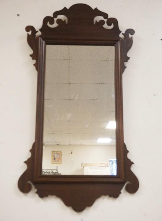 CHIPPENDALE STYLE MAHOGANY HANGING MIRROR: CHIPPENDALE STYLE MAHOGANY HANGING MIRROR, APPROXIMATELY 19 IN X 34 IN
