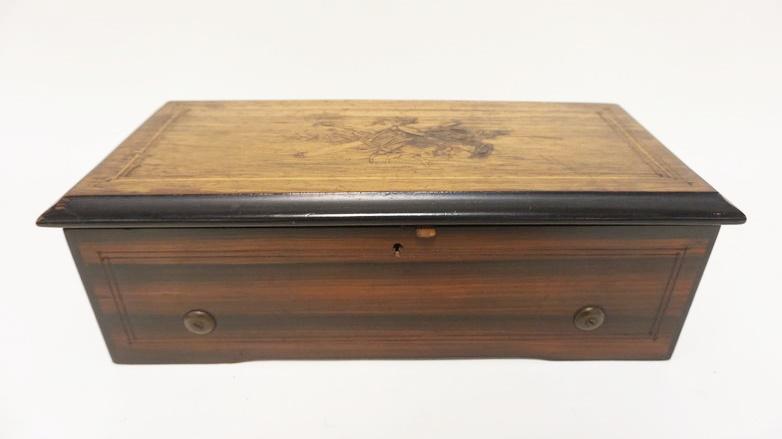 ANTIQUE SWISS TABLE TOP MUSIC BOX: ANTIQUE SWISS TABLE TOP MUSIC BOX, APPROXIMATELY 17 IN X 8 IN X 6 IN