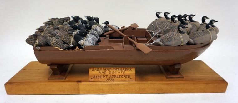WOOD MODEL BOAT BARNIGAT: WOOD MODEL BOAT BARNIGAT, SNEAKBOX & DECOYS, ALBERT APPLEGATE 1978, MODEL OF WOOD BOAT W/DECOYS ON TOP, APPROXIMATELY 24 IN X 6 IN X 9 IN HIGH