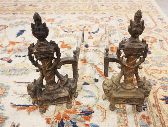 PAIR OF ANTIQUE ANDIRONS: PAIR OF ANTIQUE ANDIRONS