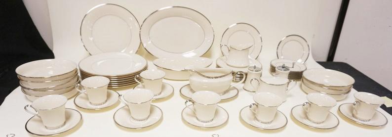 LENOX SOLITAIRE CHINA DINNERWARE SET: LENOX SOLITAIRE CHINA DINNERWARE SET, 56 PIECES