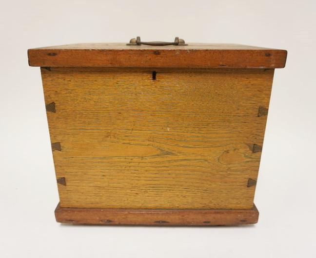 ANTIQUE OAK DOVETAILED BOX (1 of 2)