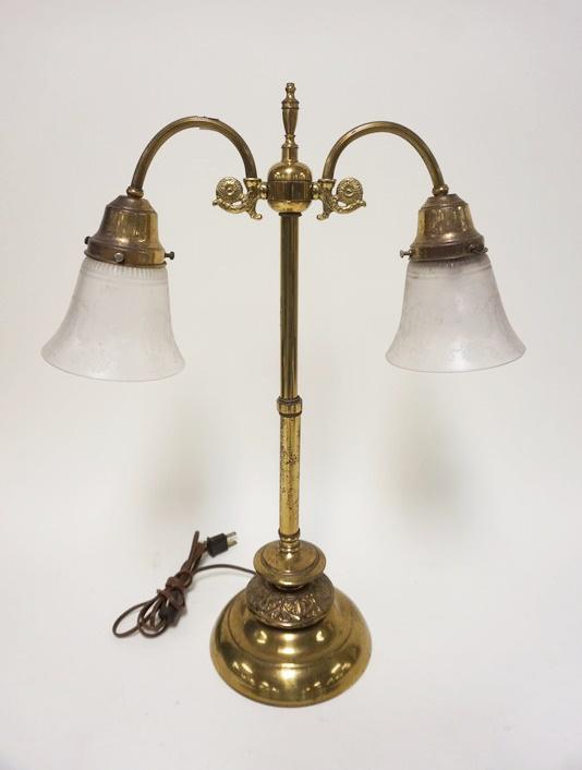 ANTIQUE BRASS DOUBLE LAMP (1 of 2)