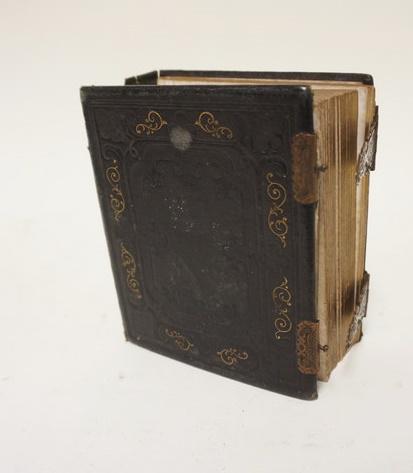 ANTIQUE VICTORIAN PHOTO ALBUM (1 of 6)