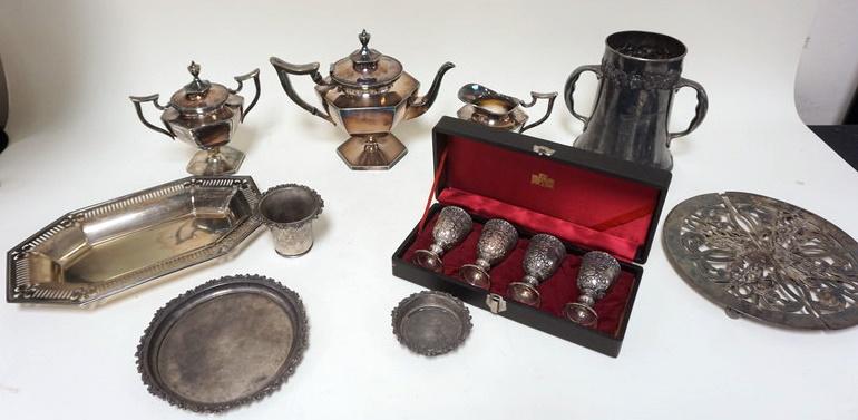 GROUP OF SILVERPLATE ITEMS INCLUDING TEA SET (1 of 3)