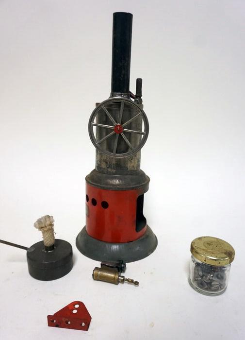 ANTIQUE WEEDEN TOY STEAM ENGINE (1 of 3)