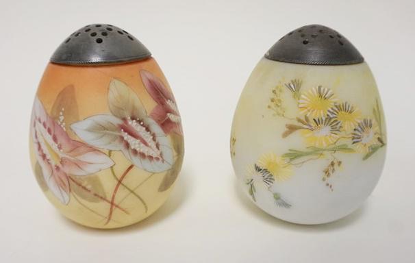 PAIR OF MT WASHINGTON EGG SUGAR SHAKERS (1 of 2)