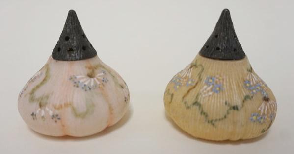 PAIR OF MT WASHINGTON FIG SALT & PEPPER SHAKERS (1 of 2)