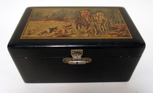 VINTAGE POKER CHIPS IN WOOD BOX (1 of 2)