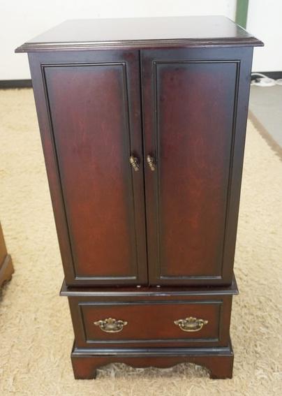 2 DOOR ONE DRAWER JEWELRY CHEST (1 of 2)