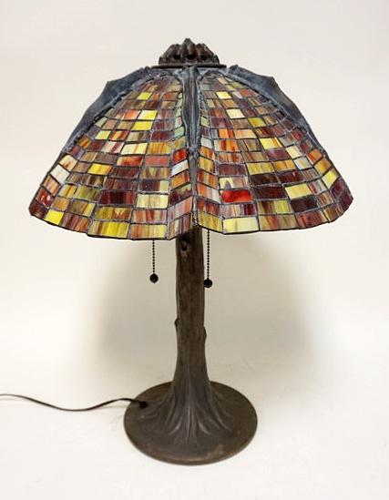 TIFFANY STYLE LEADED GLASS TABLE LAMP (1 of 3)