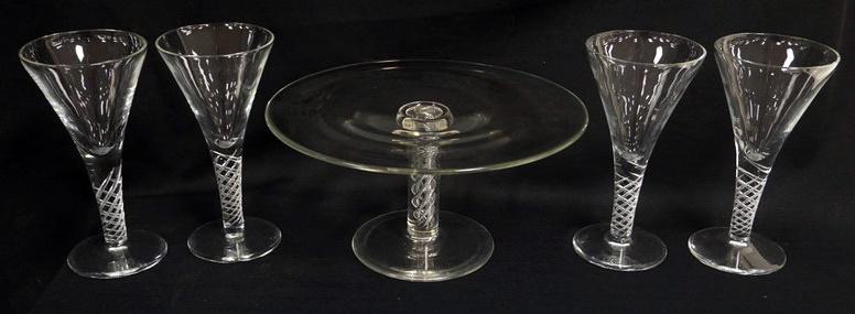 4 FLUTED WINE GLASSES AND CAKE STAND: LOT OF 4 FLUTED WINE GLASSES WITH AIR TWIST STEMS, APPROXIMATELY 9 IN HIGH AND CAKE STAND WITH AIR TWIST COLUMN, APPROXIMATELY 12 I/2 IN X 6 1/2 IN HIGH