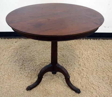MAHOGANY LAMP TABLE: MAHOGANY LAMP TABLE, APPROXIMATELY 28 IN X 28 IN HIGH