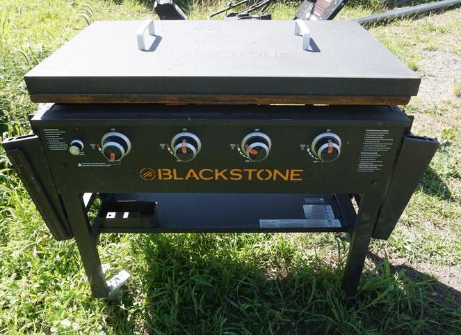 BLACK STONE FLAT TOP GAS GRILL (1 of 2)