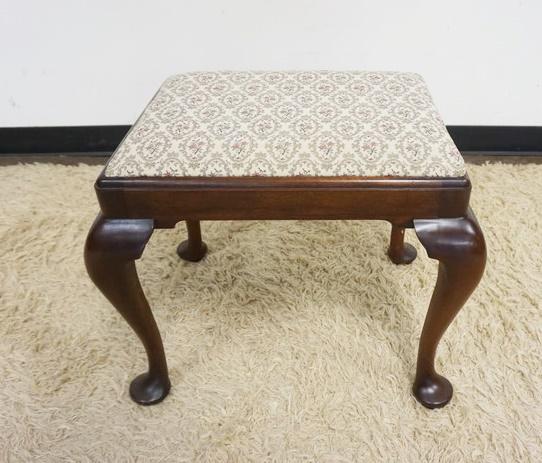 HENKEL HARRIS VIRGINIA GALLERIES STOOL: HENKEL HARRIS VIRGINIA GALLERIES UPHOLSTERED STOOL