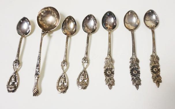 GROUP OF 7 ASSORTED 900 SILVER SOUVENIR SPOONS (1 of 3)
