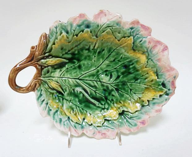 MAJOLICA ETRUSCAN LEAF PLATE (1 of 2)