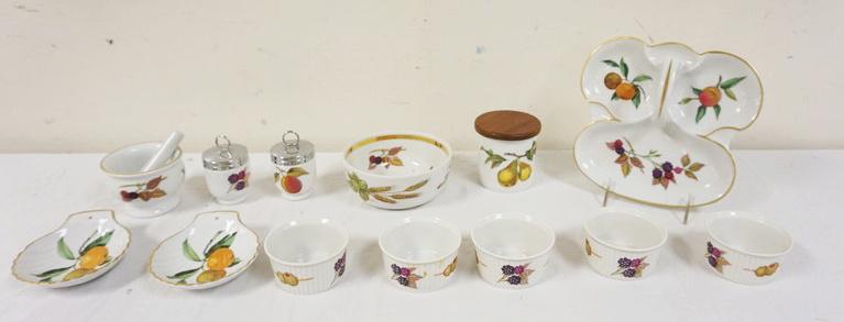 ROYAL WORCESTER EVESHAM 13 PIECE LOT (1 of 3)