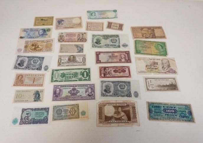 LARGE GROUP OF ANTIQUE FOREIGN PAPER CURRENCY (1 of 10)