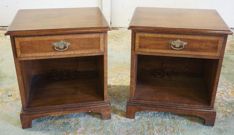 PAIR OF HENREDON FOLIO FOUR ONE DRAWER NIGHTSTANDS (1 of 4)
