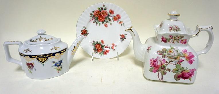 LOT OF 2 ENGLISH TEAPOTS, ETC (1 of 3)