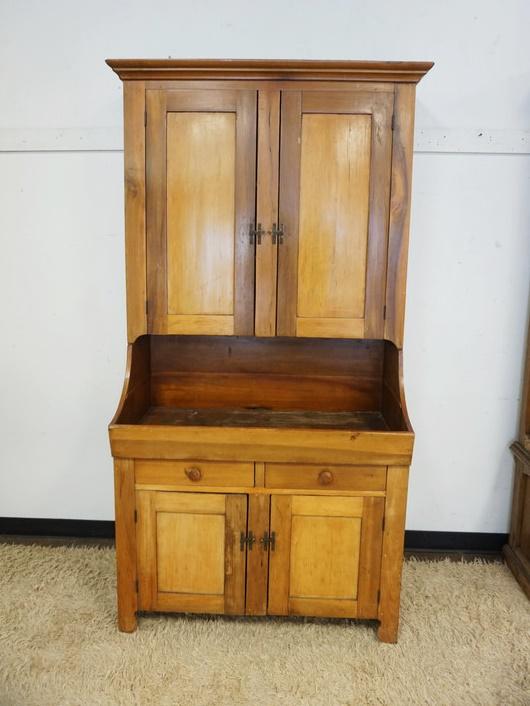 2 PART COUNTRY HOODED DRY SINK: 2 PART COUNTRY HOODED DRY SINK, APPROXIMATELY 21 IN X 40 IN X 80 IN