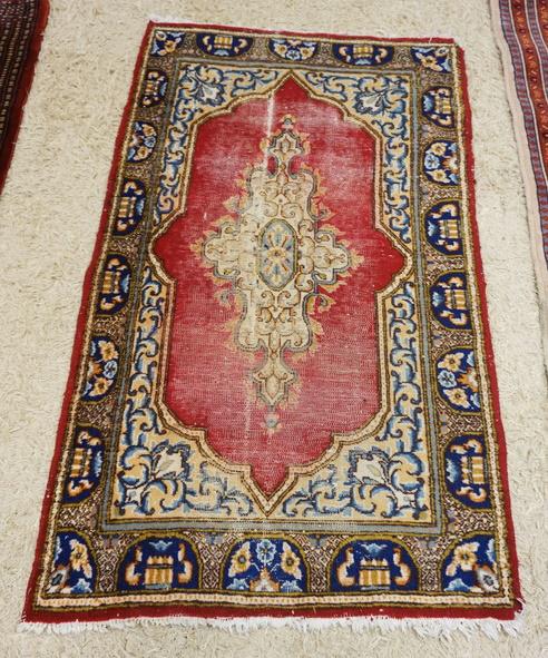 PERSIAN THROW RUG (1 of 4)