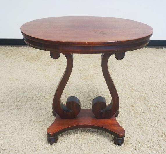 VICTORIAN MAHOGANY OVAL LAMP TABLE (1 of 2)