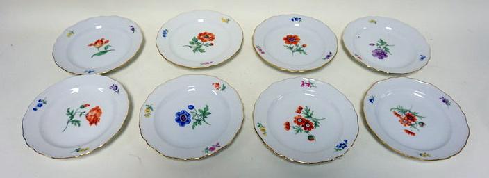 MEISSEN GROUP OF 8 PLATES: MEISSEN GROUP OF 8 PLATES, 7 1/4 IN
