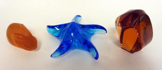 3 PIECE LOT GLASS STARFISH, AMBER RABBIT, ETC (1 of 3)
