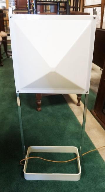 UNUSUAL MID CENTURY MODERN TABLE LAMP (1 of 3)