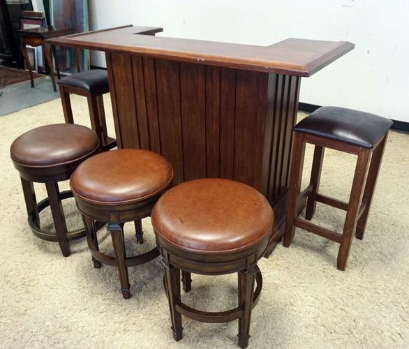 OAK BAR AND 5 BAR STOOLS (1 of 6)