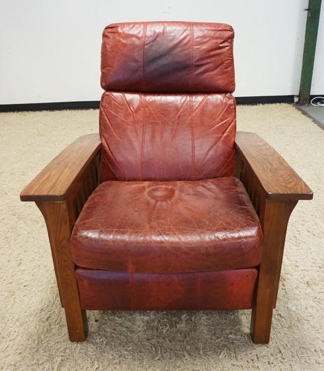 MISSION STYLE OAK RECLINING CHAIR (1 of 2)