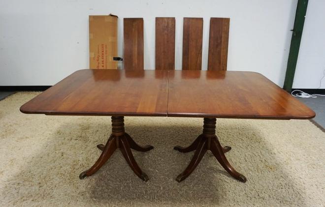 LEAPOLD STICKLEY SOLID CHERRY DINING TABLE (1 of 4)