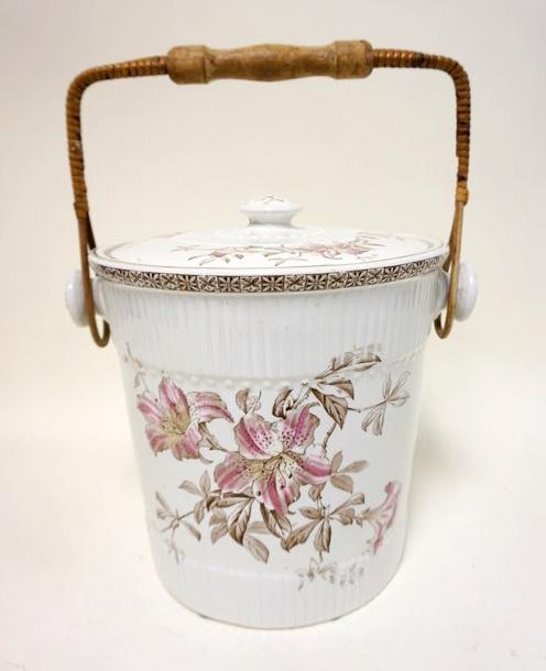VICTORIAN IRONSTONE COVERED CHAMBER POT (1 of 2)