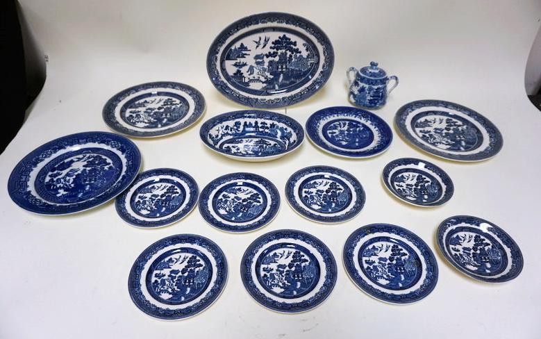 GROUP OF ASSORTED BLUE WILLOW CHINA (1 of 3)