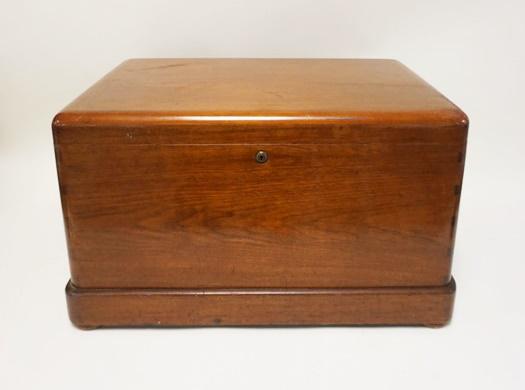 ANTIQUE DOVETAILED MAHOGANY SILVERWARE CHEST (1 of 3)