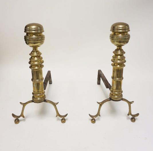 PAIR OF ANTIQUE BRASS ANDIRONS: PAIR OF ANTIQUE BRASS ANDIRONS, APPPROXIMATELY 17 IN HIGH