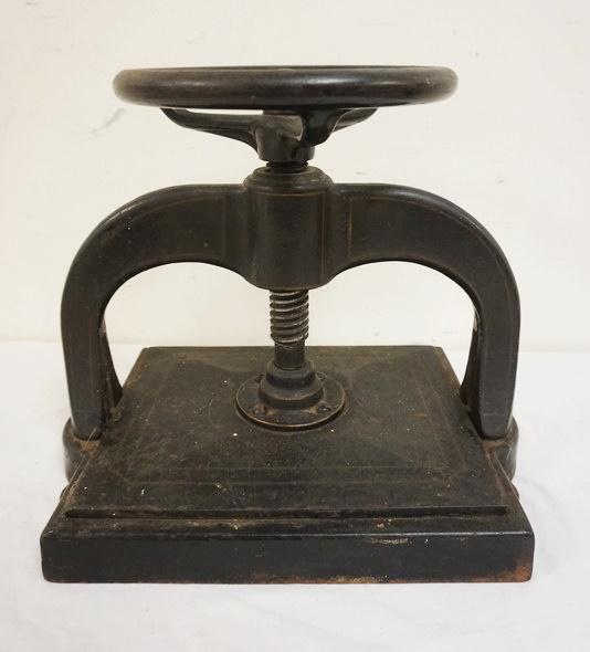 ANTIQUE CAST IRON BOOK PRESS (1 of 2)