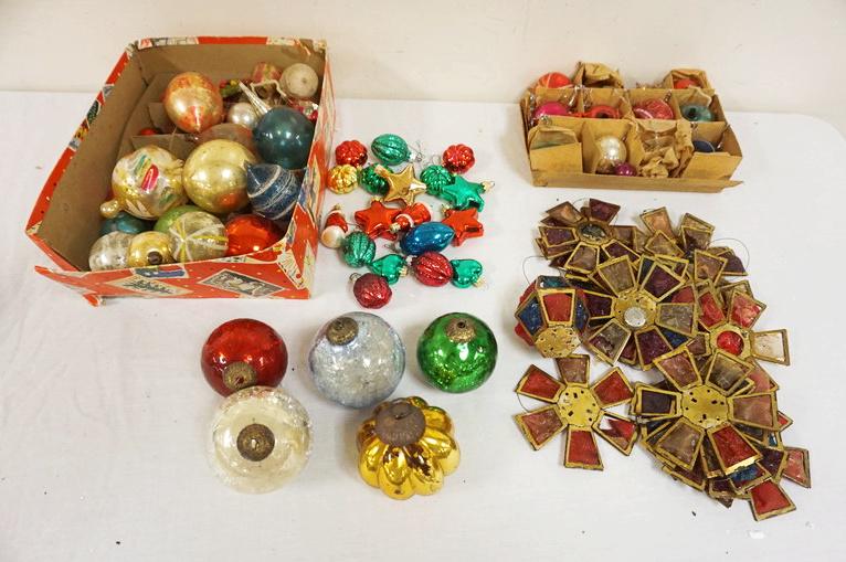 GROUP OF ASSORTED ANTIQUE CHRISTMAS DECORATIONS (1 of 2)